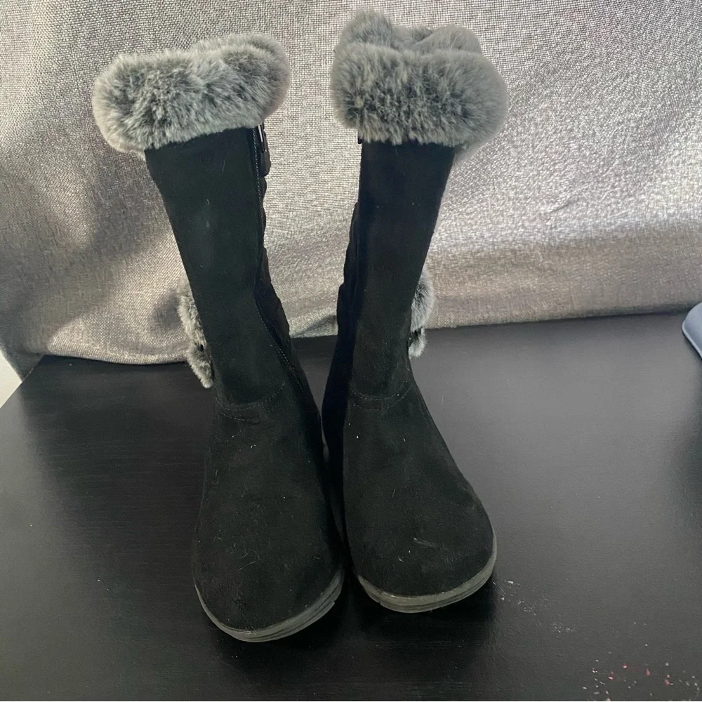 Black Fur-Lined Winter Boots - Picture 4 of 9